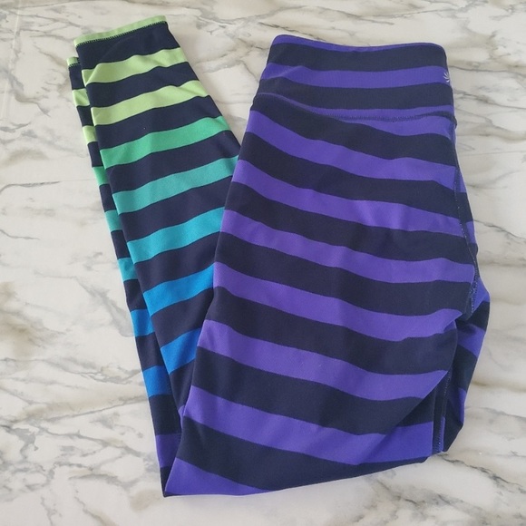 SOLD Athleta High Rise Bold Stripe Chaturanga - Picture 2 of 8